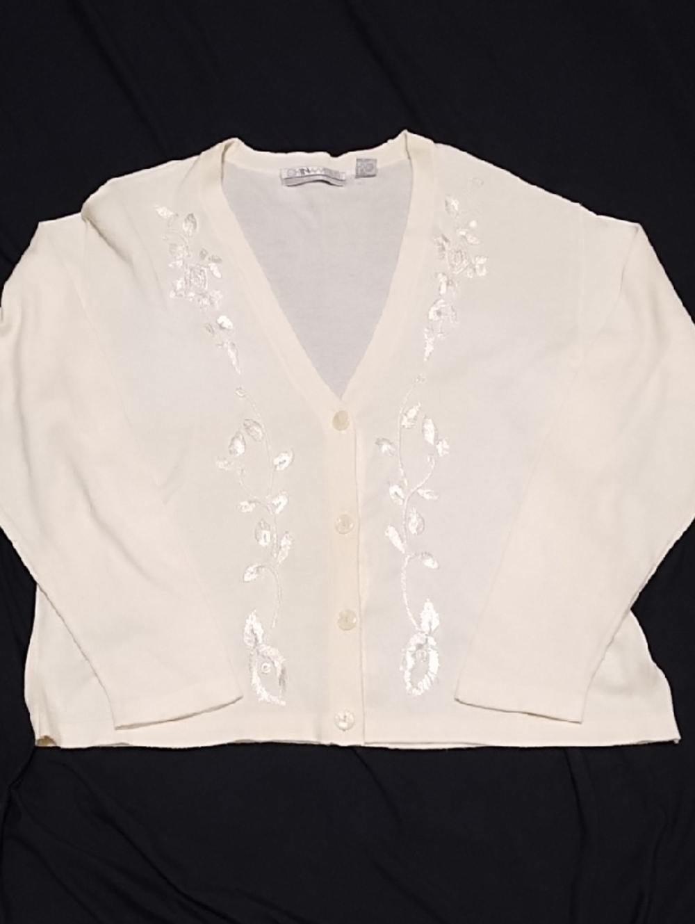 Cream V-Neck Embroidered Summer-Weight Cardigan Sweater. Sz L